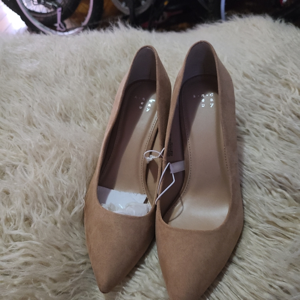 and  ea wy Heels